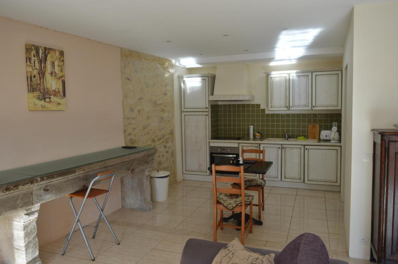 Le Studio Apartment Azille Bagian luar foto