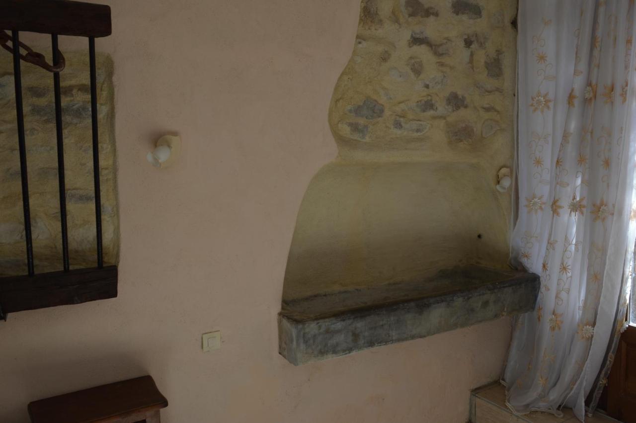 Le Studio Apartment Azille Bagian luar foto