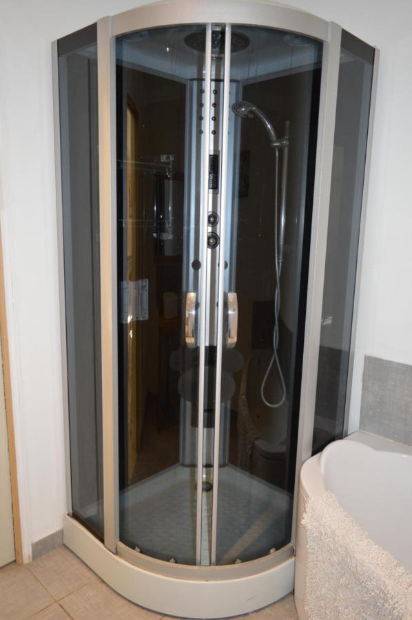 Le Studio Apartment Azille Bagian luar foto
