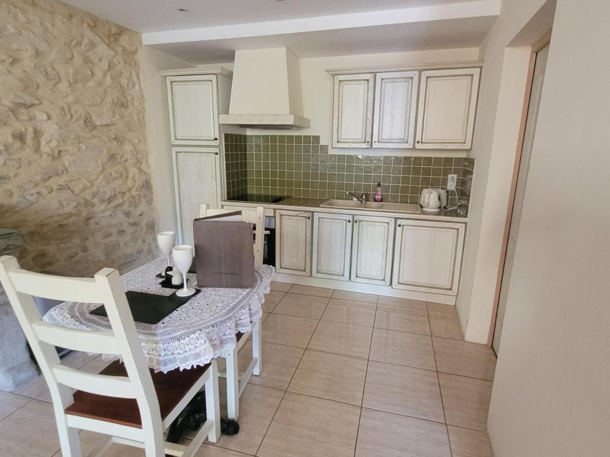 Le Studio Apartment Azille Bagian luar foto